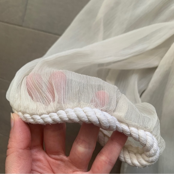 Beautiful Flowy Blouse with Rope Detail - Picture 4 of 5